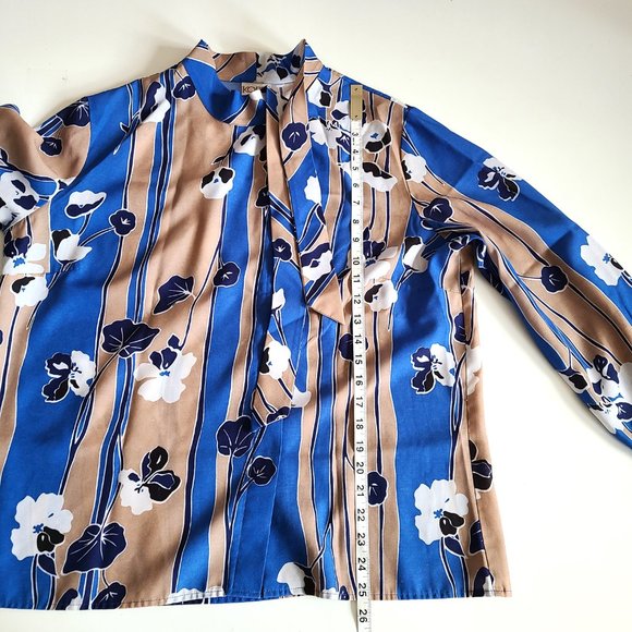 Vintage Koret long sleeves blouse with off center buttons down and bow. - Picture 13 of 14